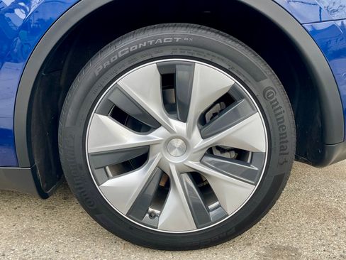 Used 2022 Tesla Model Y Long Range image 16