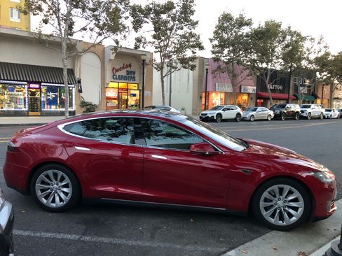 Used 2016 Tesla Model S 70D image 10