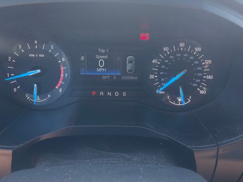 Used 2018 Ford Edge SE FWD image 6