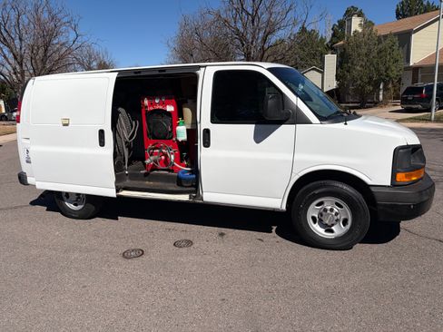Used 2014 Chevrolet Express 2500 Van 3D image 1