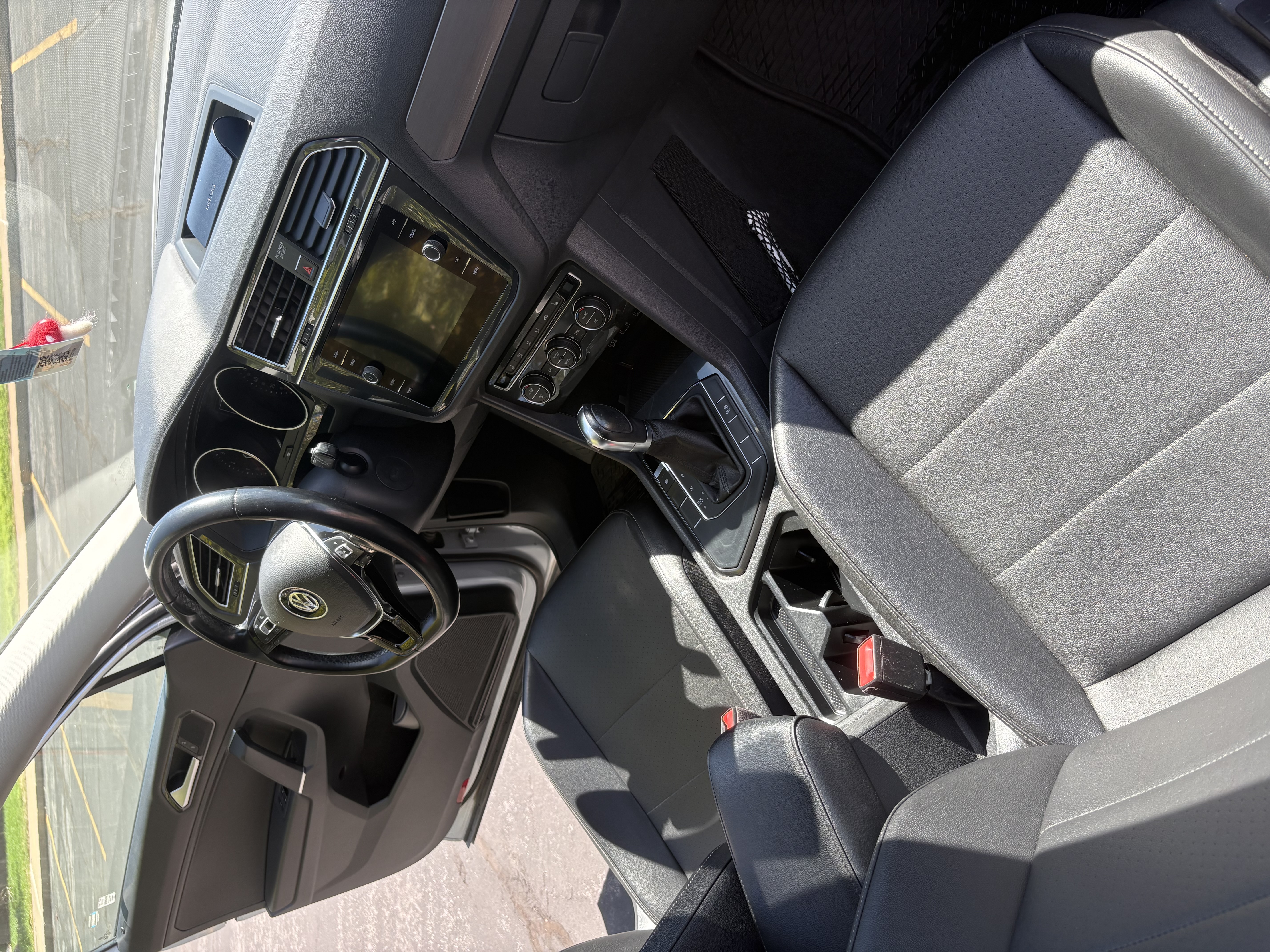 Used 2018 Volkswagen Tiguan SE FWD image 15
