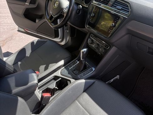 Used 2018 Volkswagen Tiguan SE FWD image 15
