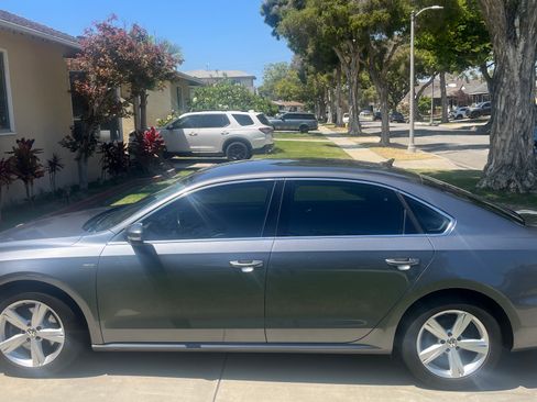 Used 2015 Volkswagen Passat 1.8T Limited Edition FWD image 1