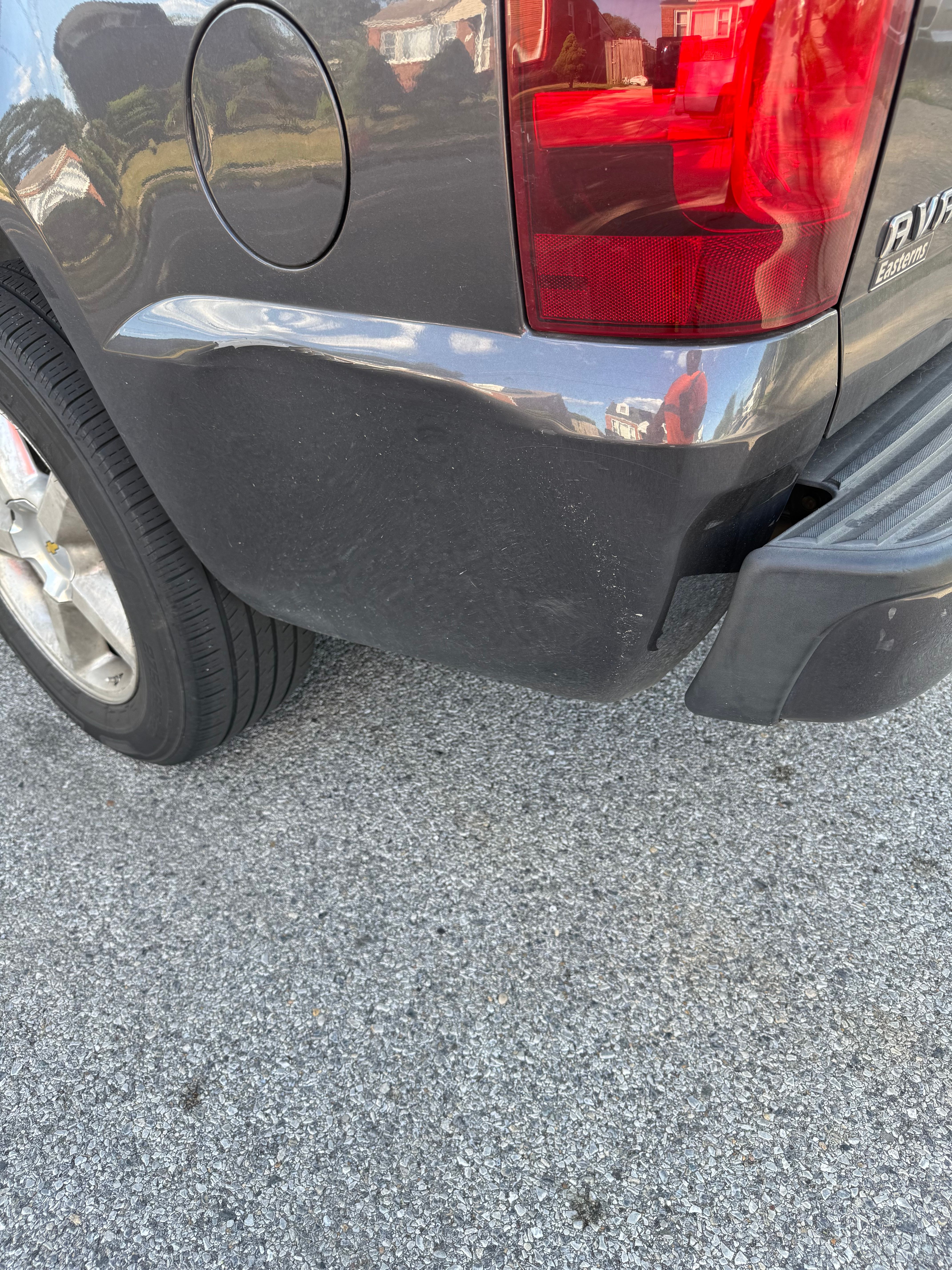 Used 2010 Chevrolet Avalanche LS RWD image 16