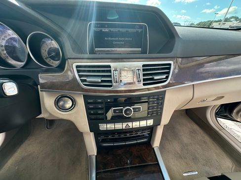 Used 2014 Mercedes-Benz E 350 4MATIC Sedan image 10