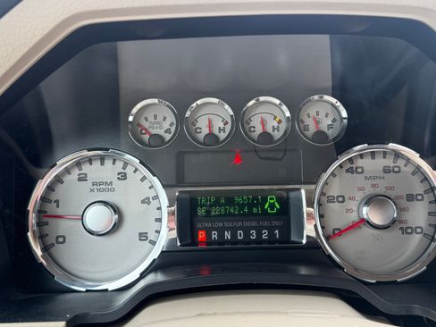 Used 2010 Ford F250 Lariat image 6