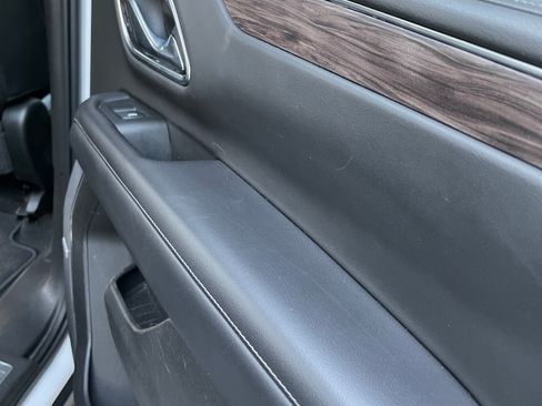 Used 2021 Chevrolet Suburban LT w/ LT Signature Plus Package image 8