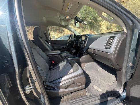 Used 2017 Chevrolet Colorado Z71 image 16