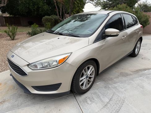 Used 2017 Ford Focus SE image 1