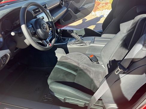 Used 2024 Toyota GR86 Premium image 11