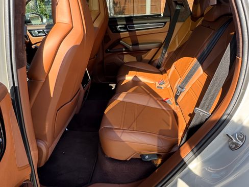 Used 2023 Porsche Cayenne GTS image 8
