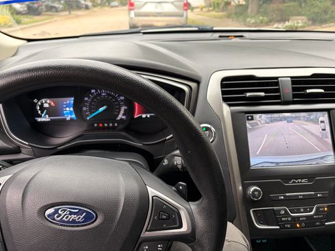 Used 2019 Ford Fusion SE image 8