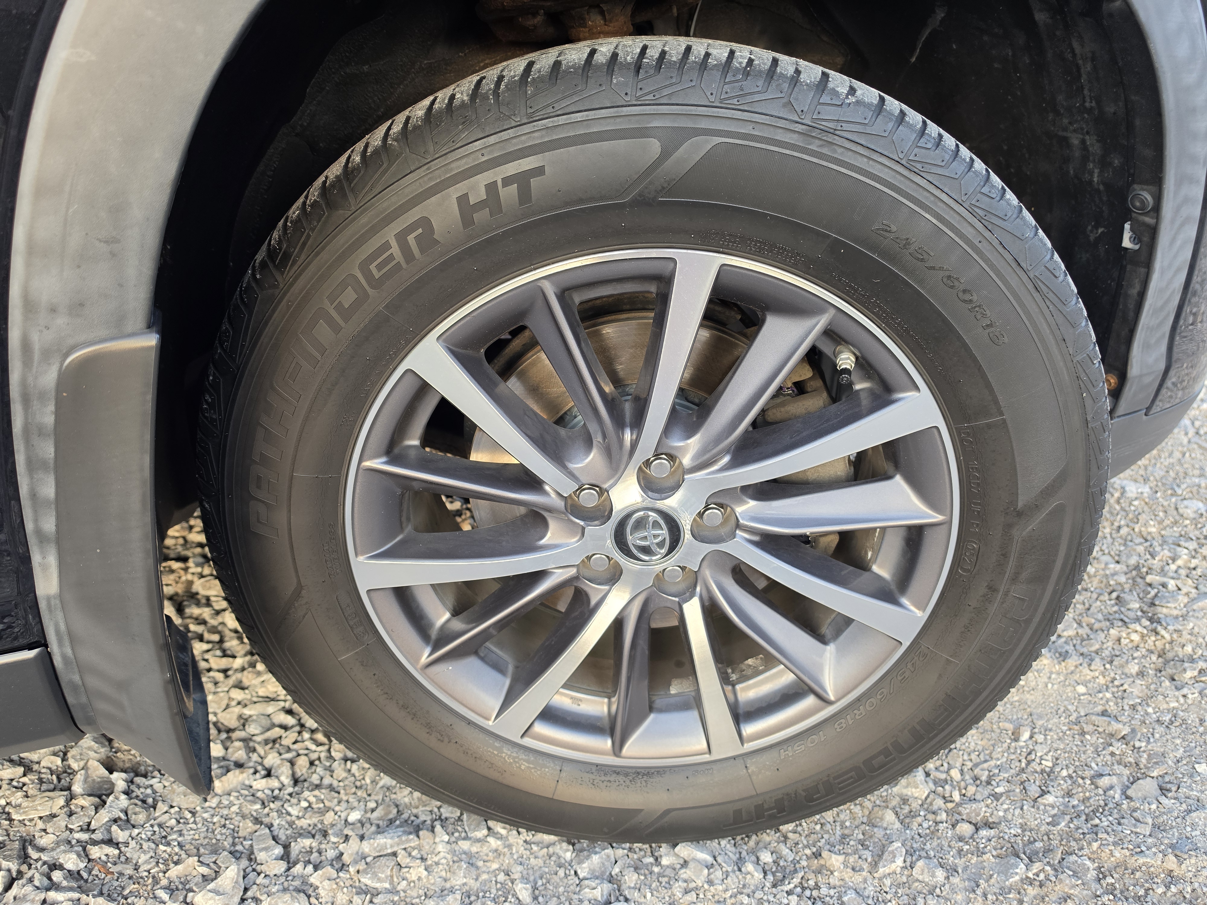 Used 2019 Toyota Highlander XLE AWD/4WD image 22