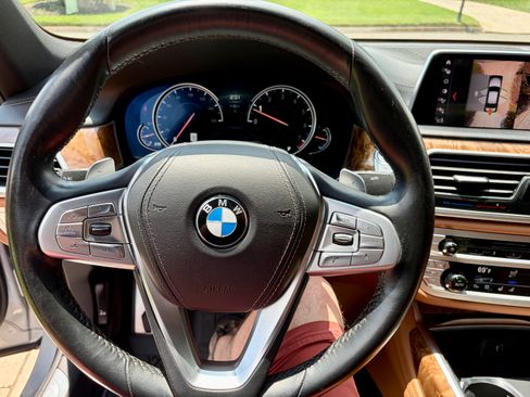 Used 2019 BMW 750i xDrive w/ Executive Package AWD/4WD image 8