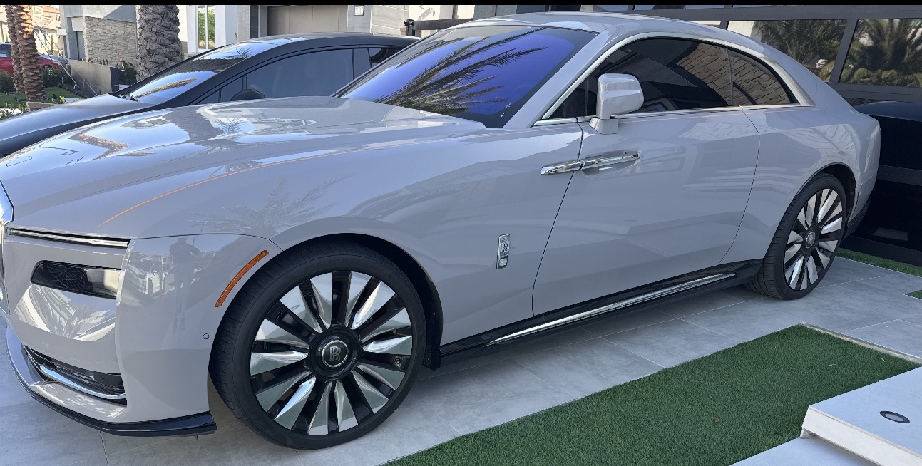Used 2024 Rolls-Royce Spectre w/ Spectre Launch Package AWD/4WD image 2
