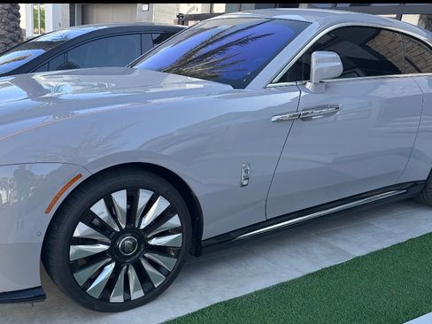 Used 2024 Rolls-Royce Spectre w/ Spectre Launch Package AWD/4WD image 2