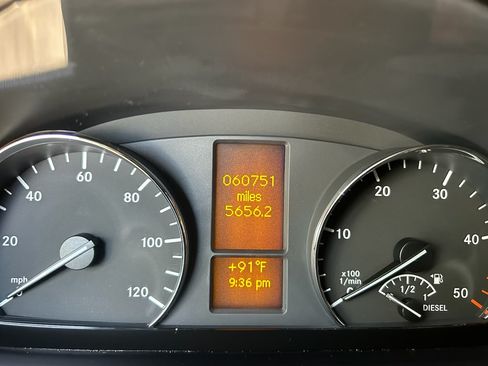 Used 2016 Mercedes-Benz Sprinter 2500 image 18