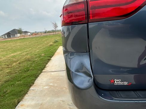 Used 2017 Toyota Sienna LE image 9