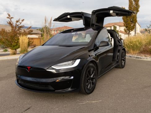Used 2022 Tesla Model X Plaid image 14