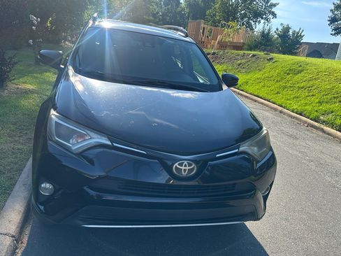 Used 2018 Toyota RAV4 XLE FWD image 5