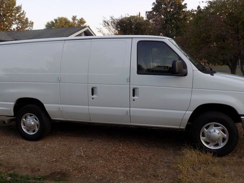 Used 2012 Ford E-250 and Econoline 250 Extended w/ Commercial Cargo Van Pkg image 4