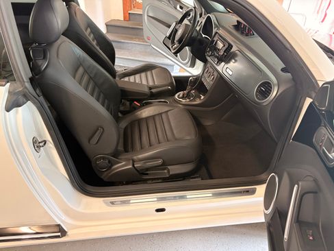 Used 2013 Volkswagen Beetle R-Line FWD image 15