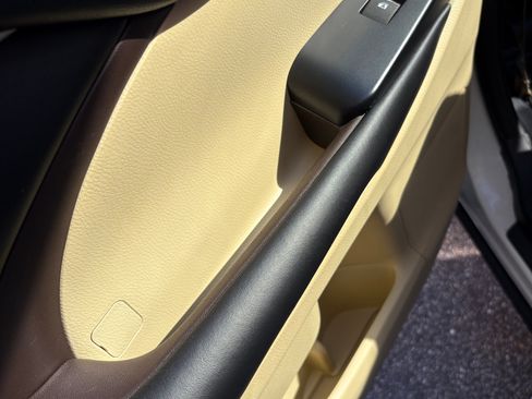 Used 2018 Toyota Highlander Limited Platinum image 14