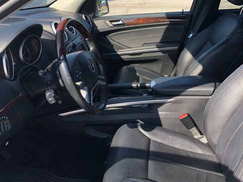 Used 2011 Mercedes-Benz GL 550 4MATIC image 25