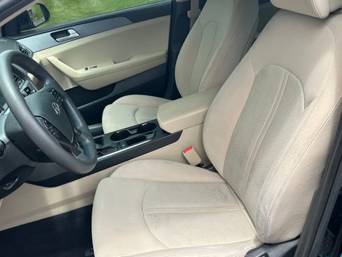 Used 2017 Hyundai Sonata SE FWD image 4