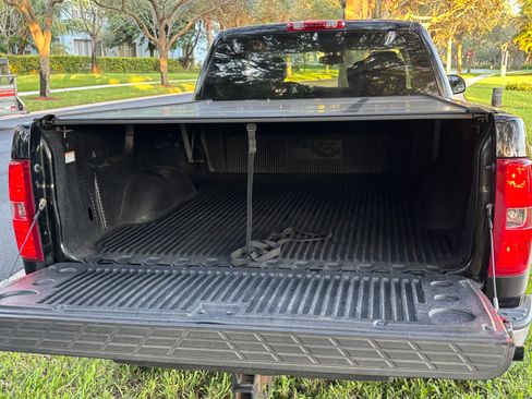 Used 2011 Chevrolet Silverado 1500 LT w/ Florida Edition image 11