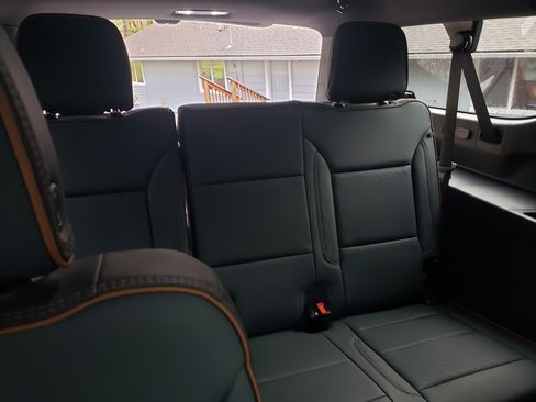 Used 2025 GMC Yukon XL AT4 w/ AT4 Premium Plus Package image 9