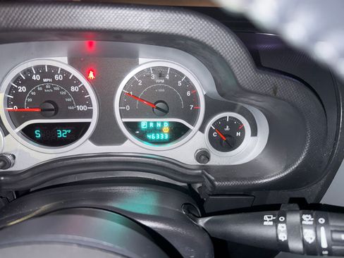 Used 2010 Jeep Wrangler Unlimited Sport image 5