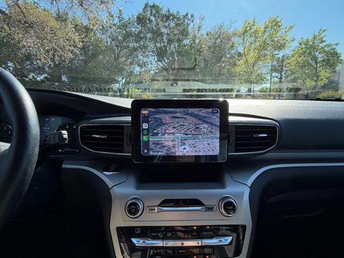 Used 2021 Ford Explorer XLT w/ Equipment Group 202A image 2