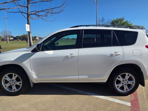 Used 2012 Toyota RAV4 Sport Utility 4D w/ Upgrade Value Pkg image 6