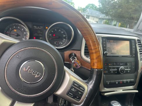 Used 2011 Jeep Grand Cherokee Overland AWD/4WD image 17