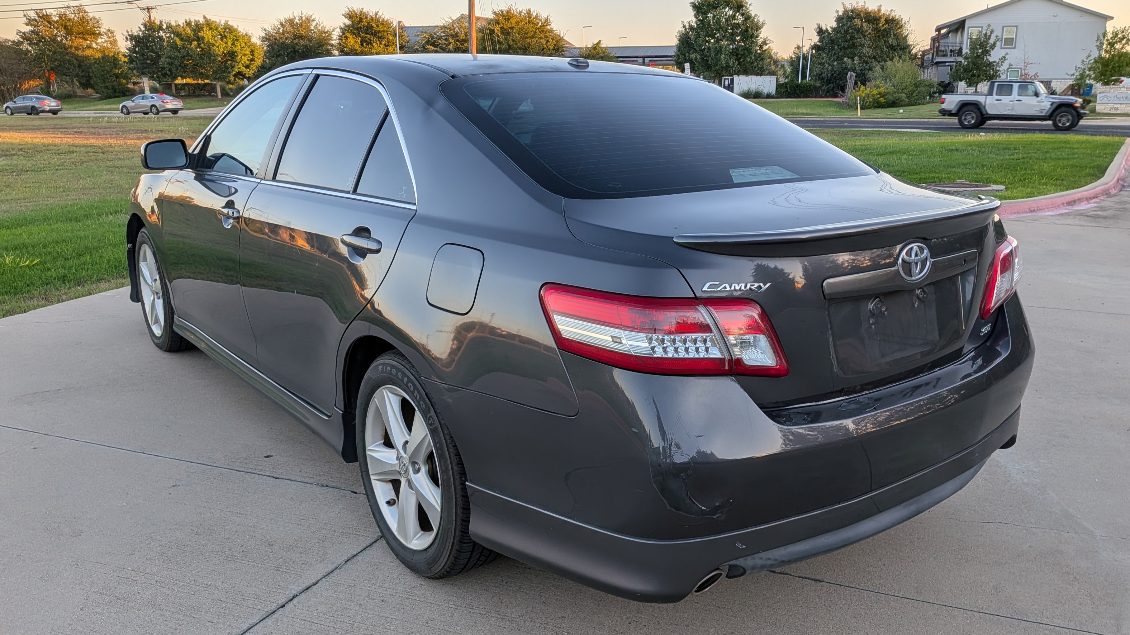 Used 2011 Toyota Camry SE w/ Sport Leather Pkg FWD image 9