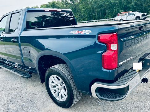 Used 2022 Chevrolet Silverado 1500 LT AWD/4WD image 6