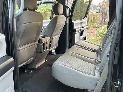 Used 2018 Ford F150 XLT w/ Equipment Group 301A Mid image 10