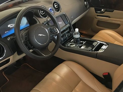 Used 2013 Jaguar XJ Sedan 4D image 5