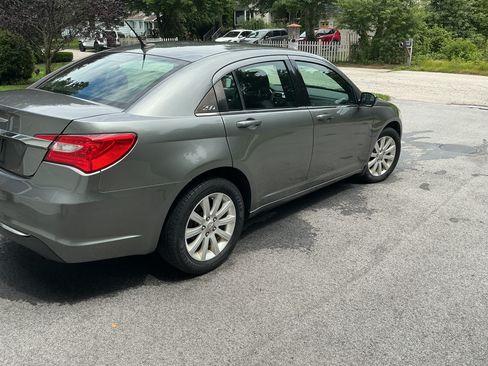 Used 2013 Chrysler 200 Touring FWD image 20