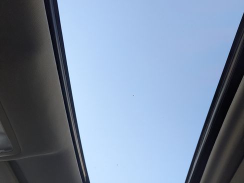 Used 2019 Toyota Highlander XLE image 12