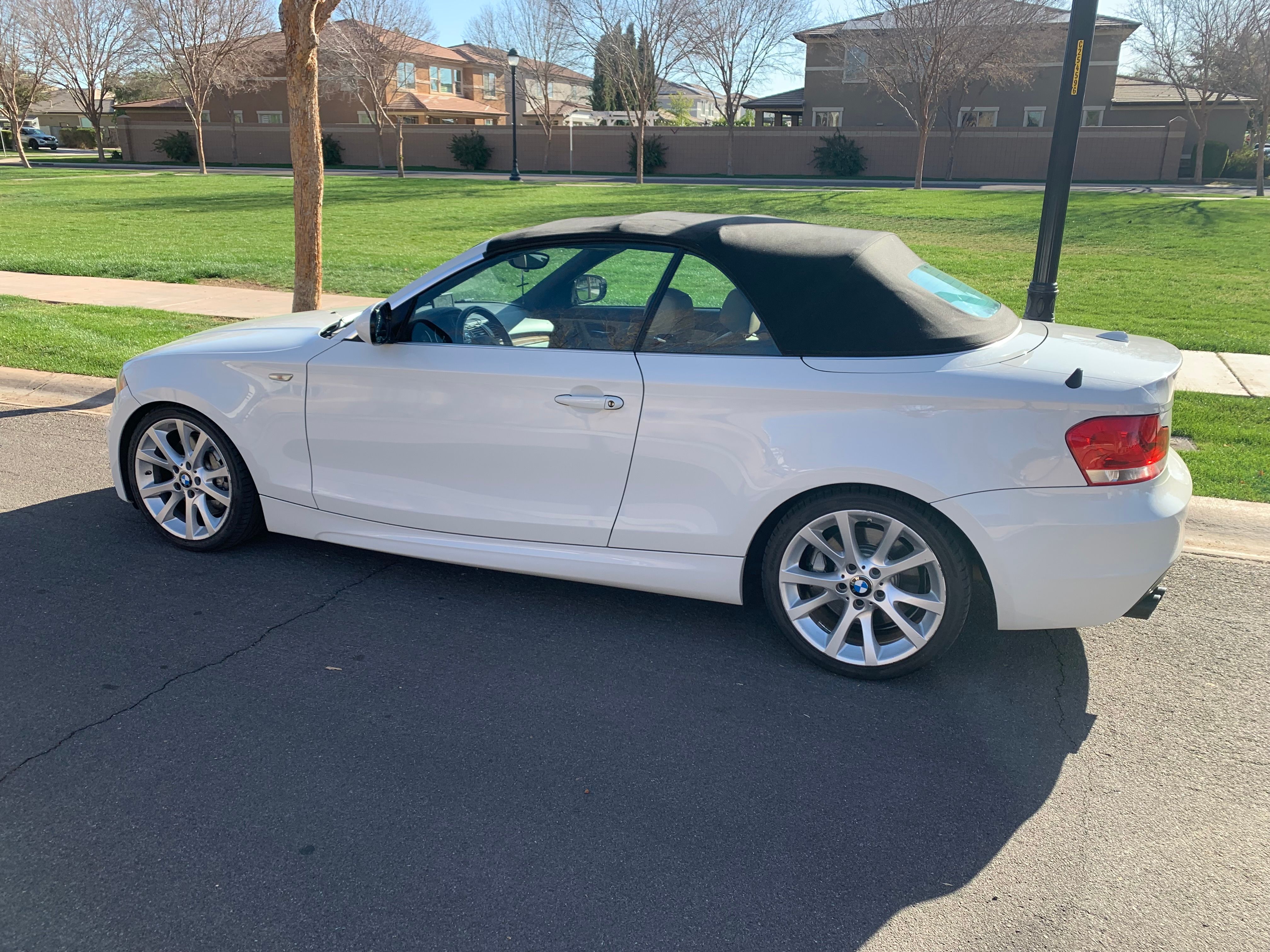 Used 2012 BMW 135i Convertible RWD image 4