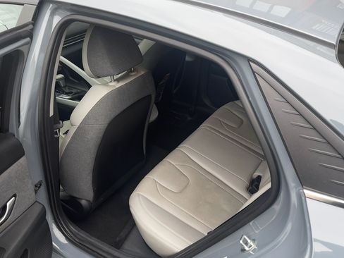 Used 2023 Hyundai Elantra Limited image 22