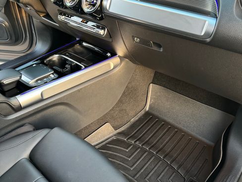 Used 2022 Mercedes-Benz GLB 250 4MATIC image 21