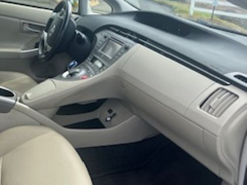 Used 2015 Toyota Prius Four image 15