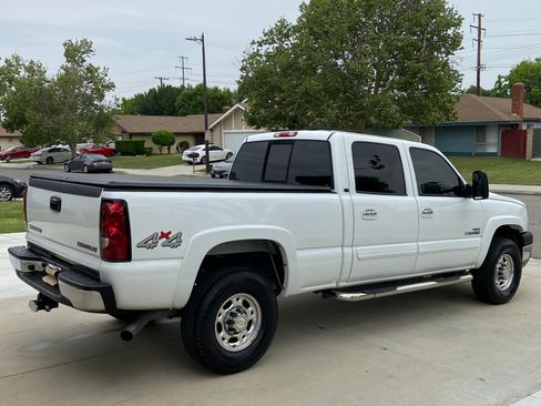 Used 2005 Chevrolet Silverado 2500 LT w/ Heavy-Duty Power Package image 6