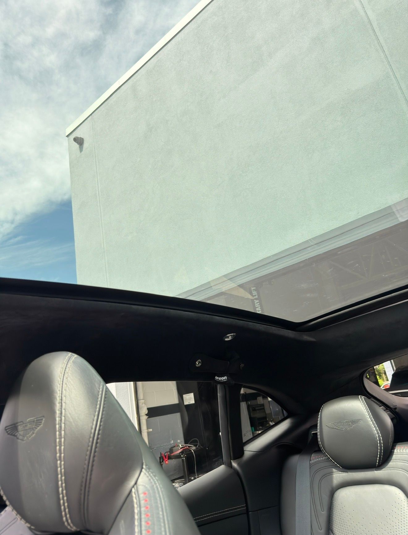 Used 2021 Aston Martin DBX AWD/4WD image 23