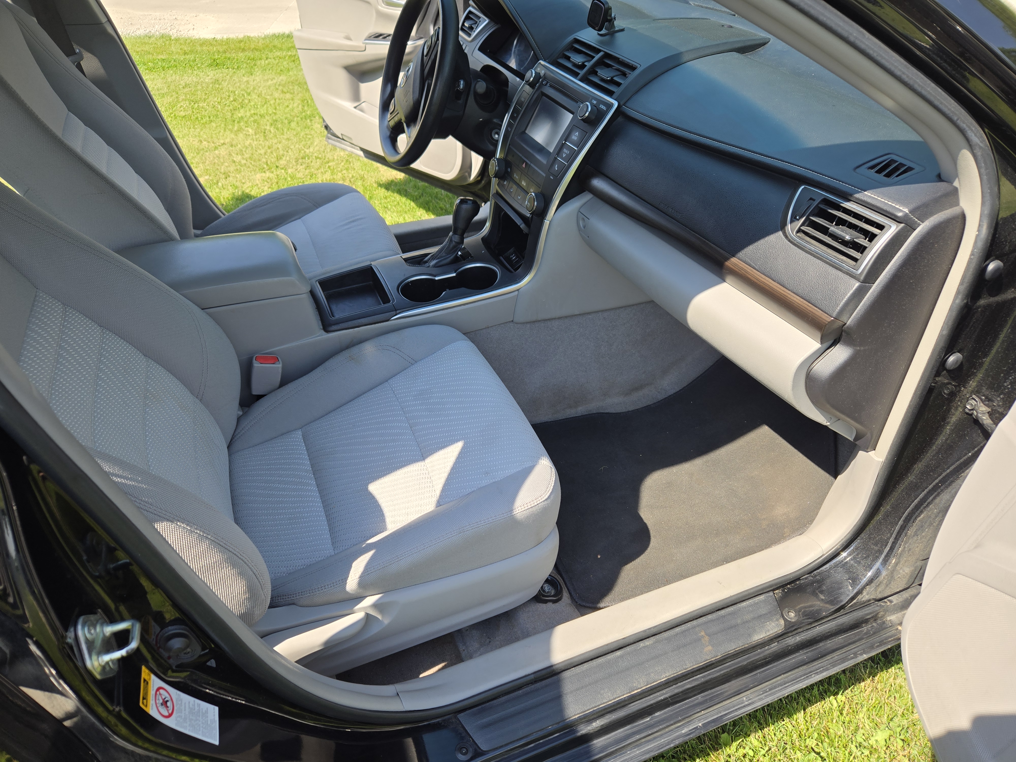 Used 2016 Toyota Camry LE FWD image 9