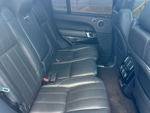 Used 2016 Land Rover Range Rover HSE image 16