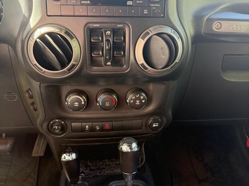 Used 2015 Jeep Wrangler Unlimited Sport w/ Quick Order Package 24S AWD/4WD image 12